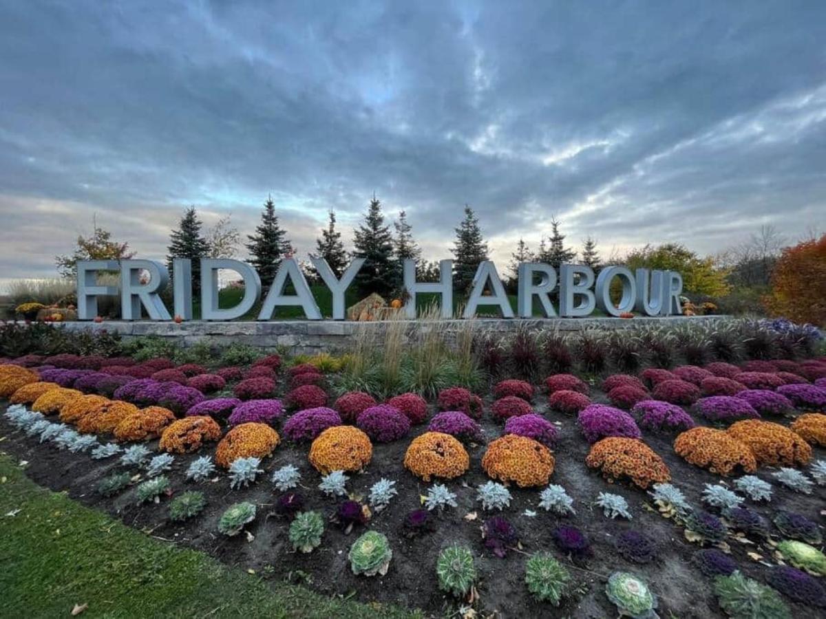 Stunning Stayz At Friday Harbour Beach Marina Resort Lake Simcoe Innisfil Екстер'єр фото